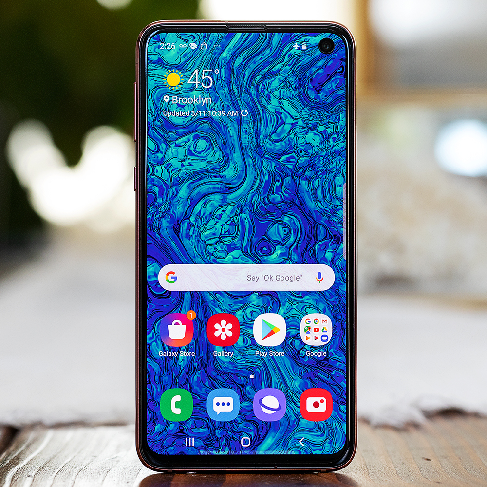 Samsung Galaxy S10e Review Short Not Shortchanged The Verge