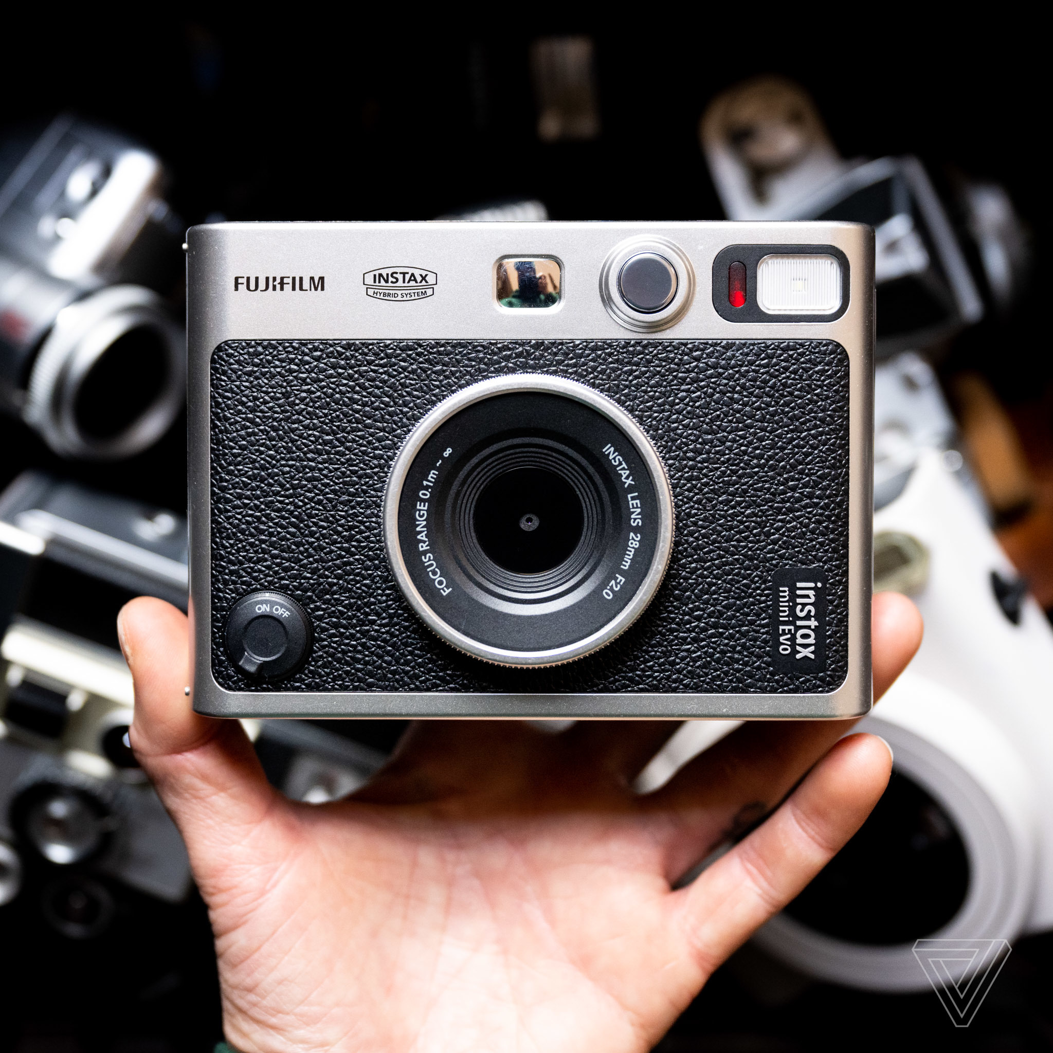stap in Occlusie Verloren Fujifilm Instax Mini Evo review: more camera than toy - The Verge