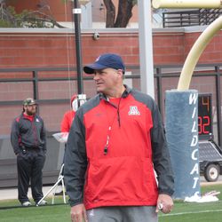 Rich Rodriguez coaches at Arizona’s first practice