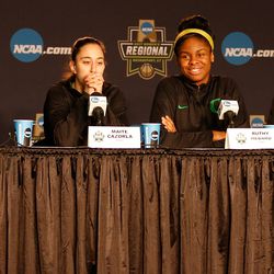 Oregon head coach Kelly Graves and his starting five.<br>