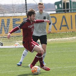 Lukas Fernandes on the ball for Temple