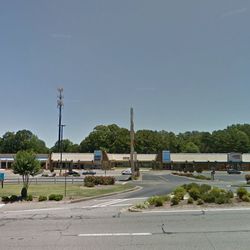The North River shopping center could use some new life.