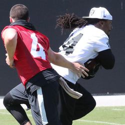Marshawn Lynch takes a handoff from Derek Carr at Raiders offseason workouts