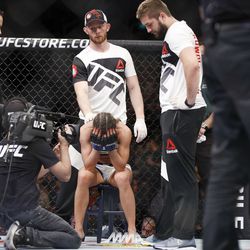 Karolina Kowalkiewicz breaks down after her UFC 212 loss.