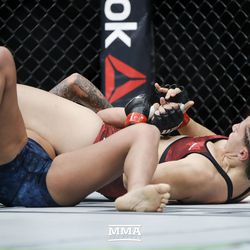 Sarah Moras locks up the armbar at UFC 215.