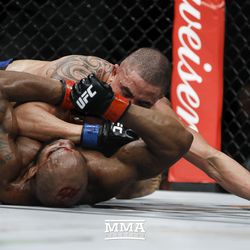 Robert Whittaker elbows Yoel Romero at UFC 213.