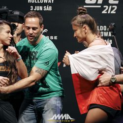 Claudia Gadelha and Karolina Kowalkiewicz are separated at UFC 212 weigh-ins.
