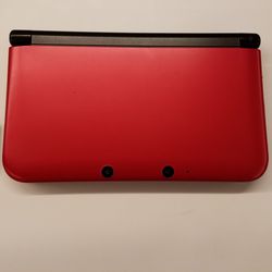 When the Switch cart is seated next to a Nintendo 3DS XL, its small stature really starts to stand out.