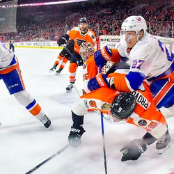 Anders Lee takes down Ivan Provorov behind the Flyers’ net