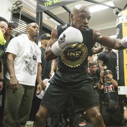 Floyd Mayweather shows off his striking at workout.