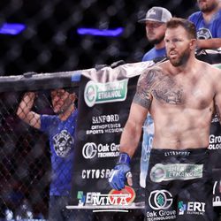 Ryan Bader gets ready for his fight at Bellator NYC.