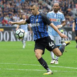 Ivan Perisic of FC Internazionale Milano scores his goal during the Serie A match between FC Internazionale and Spal at Stadio Giuseppe Meazza on September 10, 2017 in Milan, Italy.