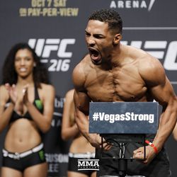 Kevin Lee flexes at UFC 216 weigh-ins.