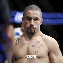Robert Whittaker gets ready for his UFC 213 fight.