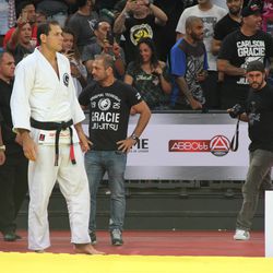 Roger Gracie enters the mat at Gracie Pro