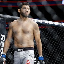 Gilbert Melendez gets ready for his fight at UFC 215.