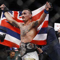 Max Holloway unifies the featherweight titles at UFC 212.