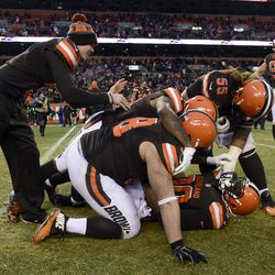 <strong>December 2016:</strong> THEY DID IT! In Week 16, the Cleveland Browns won their first game of the season, defeating the San Diego Chargers at home by a score of 20-17. DL Jamie Meder blocked a field goal late in the fourth quarter. San Diego rushed its special teams unit on to the field as time was about to expire. They got the snap off with one second to go, but their field goal attempt was just a tad to the right. Cleveland “improved” to 1-14 on the season. Later in the day, the San Francisco 49ers also won, helping preserve the Browns’ No. 1 pick spot heading into the final week of the season.