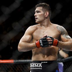 Chris Weidman gets ready for second round at UFC on FOX 25.