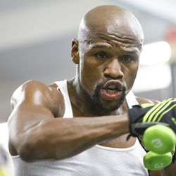 Floyd Mayweather works out with weights in Vegas.