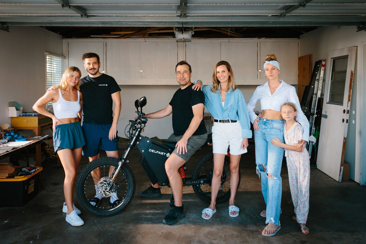 Tonkopi and Anna with some Delfast employees and their families: Lucy Farrell, Andrii Tarnavskyi, Daniel Tonkopi, Anna, Daria Minakova and her daughter Oleksandra in Los Angeles, Califonia, August 26th, 2022.