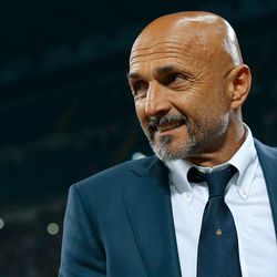 FC Internazionale Milano coach Luciano Spalletti looks on before the Serie A match between FC Internazionale and ACF Fiorentina at Stadio Giuseppe Meazza on August 20, 2017 in Milan, Italy.