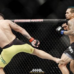 Erick Silva kicks Yancy Medeiros at UFC 212.