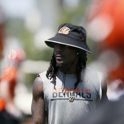 Dre Kirkpatrick watches practice while sitting out due to a hand injury.