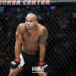 Robbie Lawler gets ready for his fight at UFC 214.