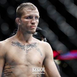 Jason Knight gets ready for his fight at UFC 214.
