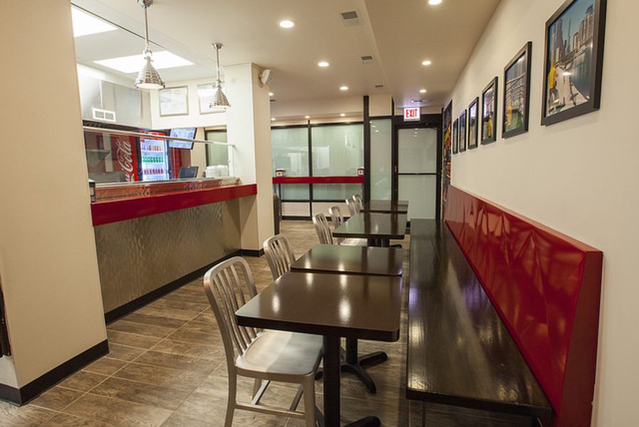 Halal Guys' First Chicago Location Is Tiny But Promises to ...