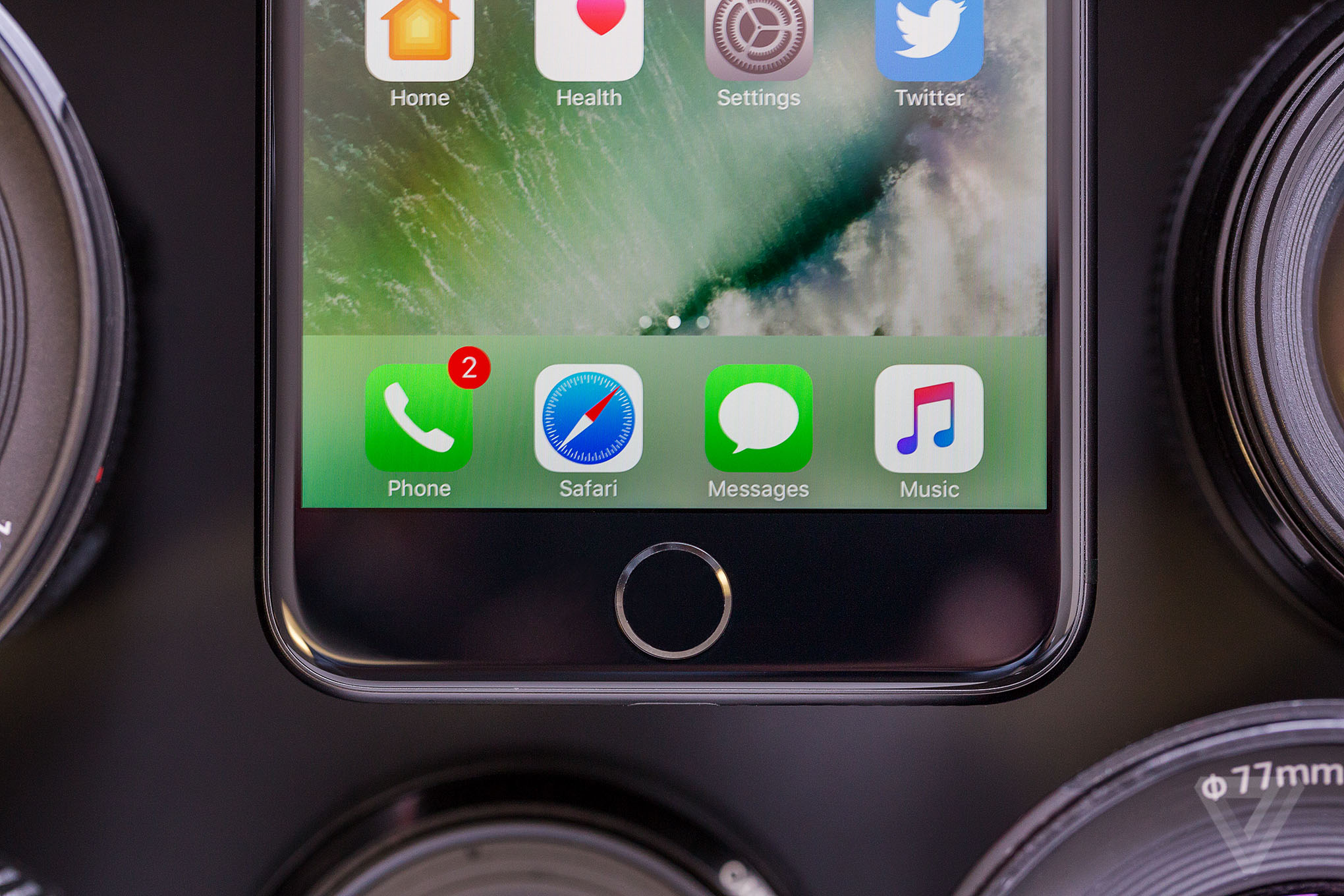 iPhone 7 進步小：The Verge 給予「小改進，未完成，很像 iPhone 6s」評價！ 2